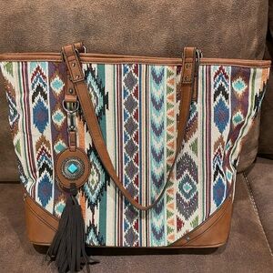 Justin Jacquard Aztec Print Concealed Carry w/ Removable Key Fob Tote
